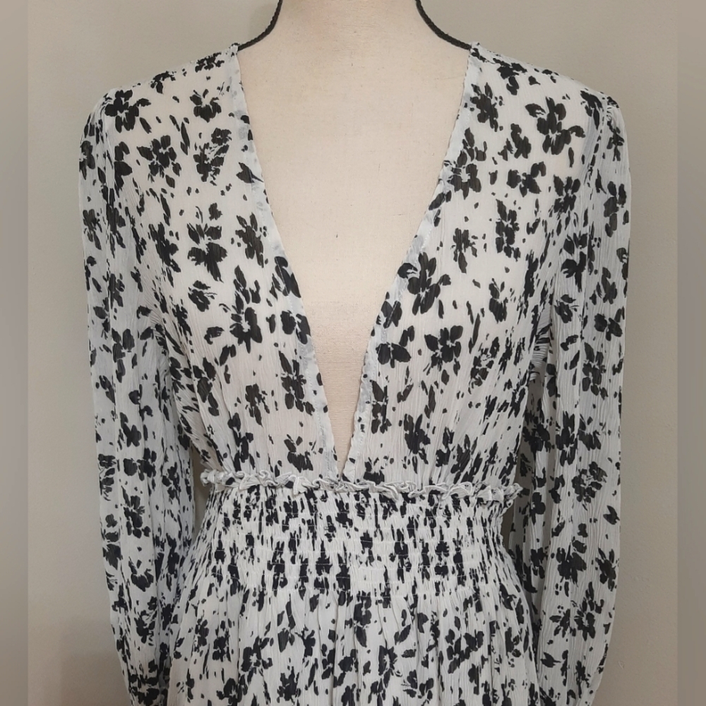 NWT Boratat Deep V-Neck Ruffle Floral Mini Dress - Picture 5 of 9